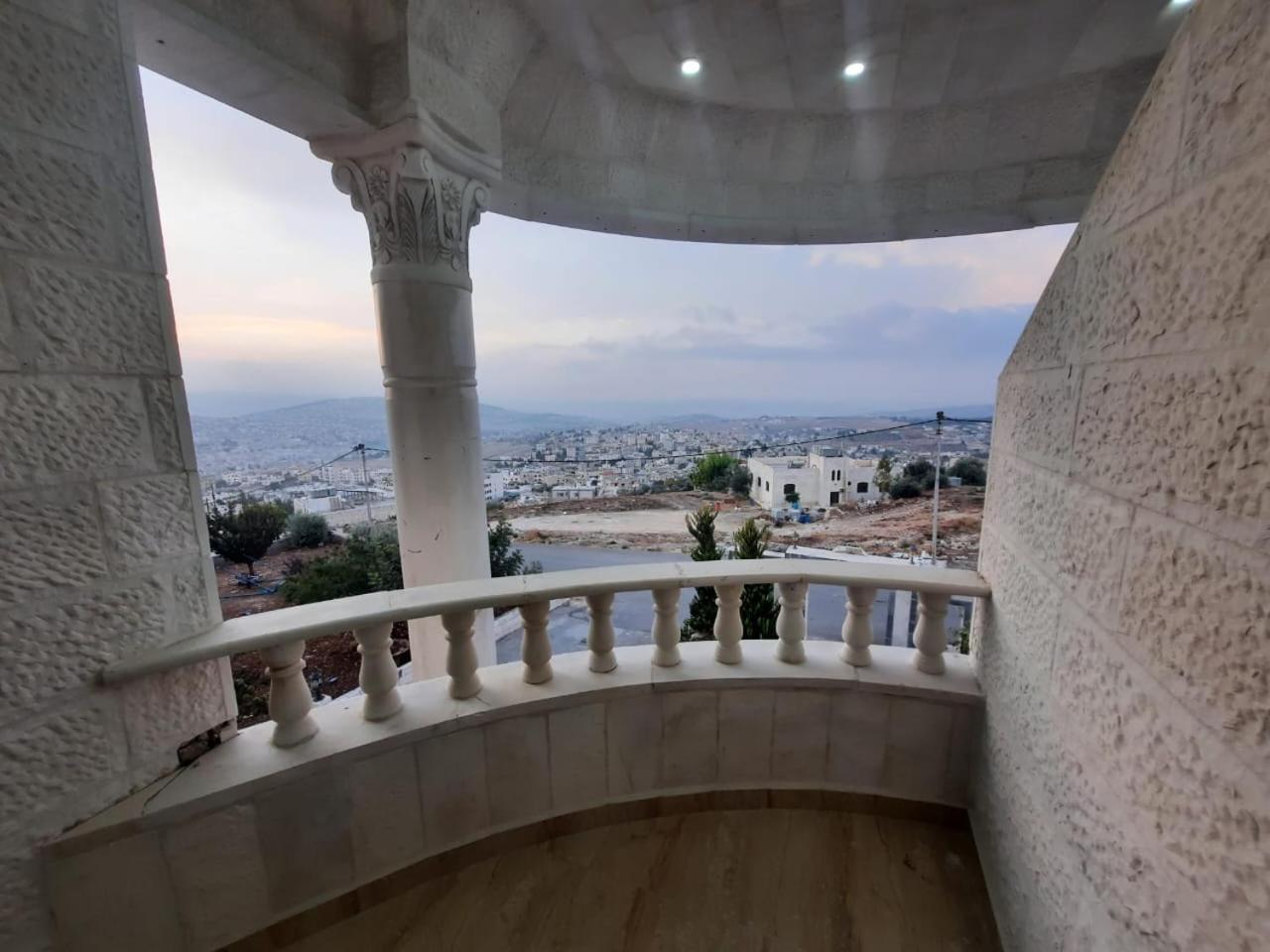 Lotus Housing For Furnished Apartments Jarash Room photo