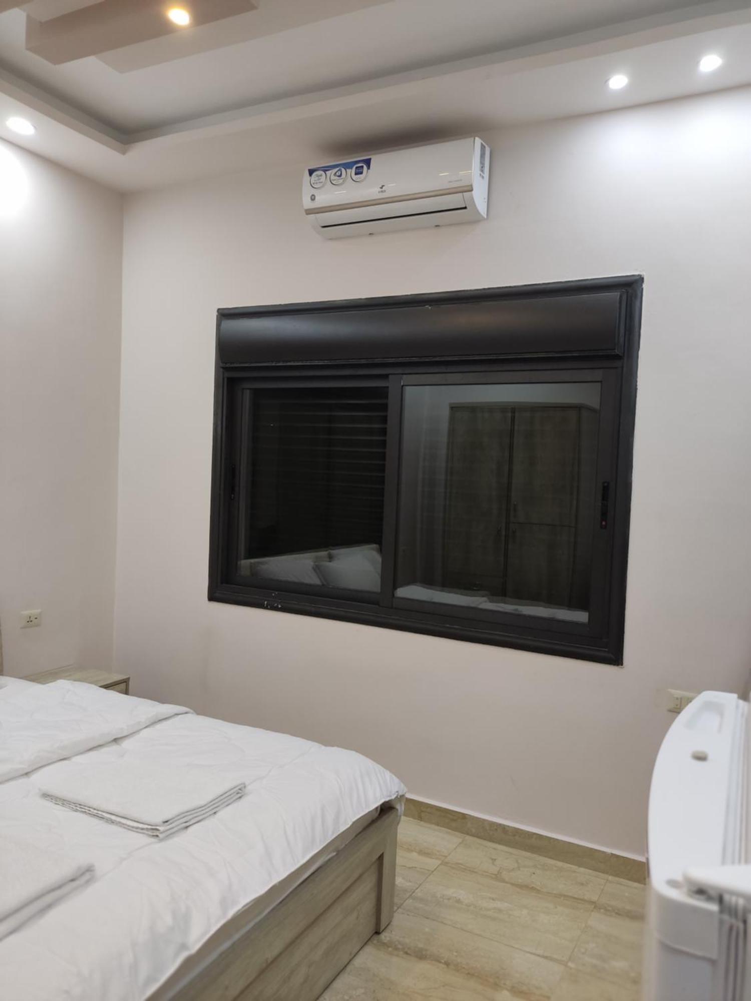 Lotus Housing For Furnished Apartments Jarash Room photo