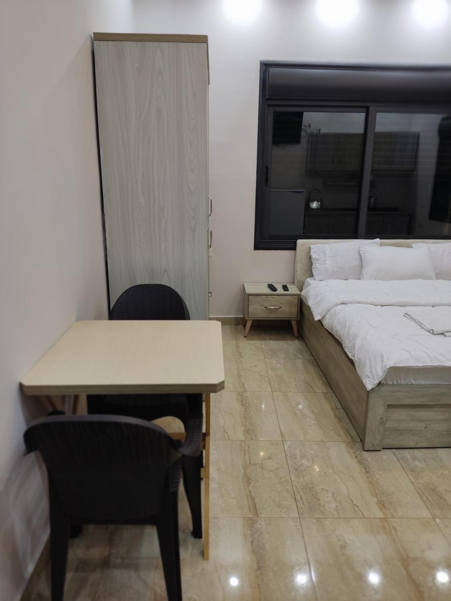 Lotus Housing For Furnished Apartments Jarash Room photo